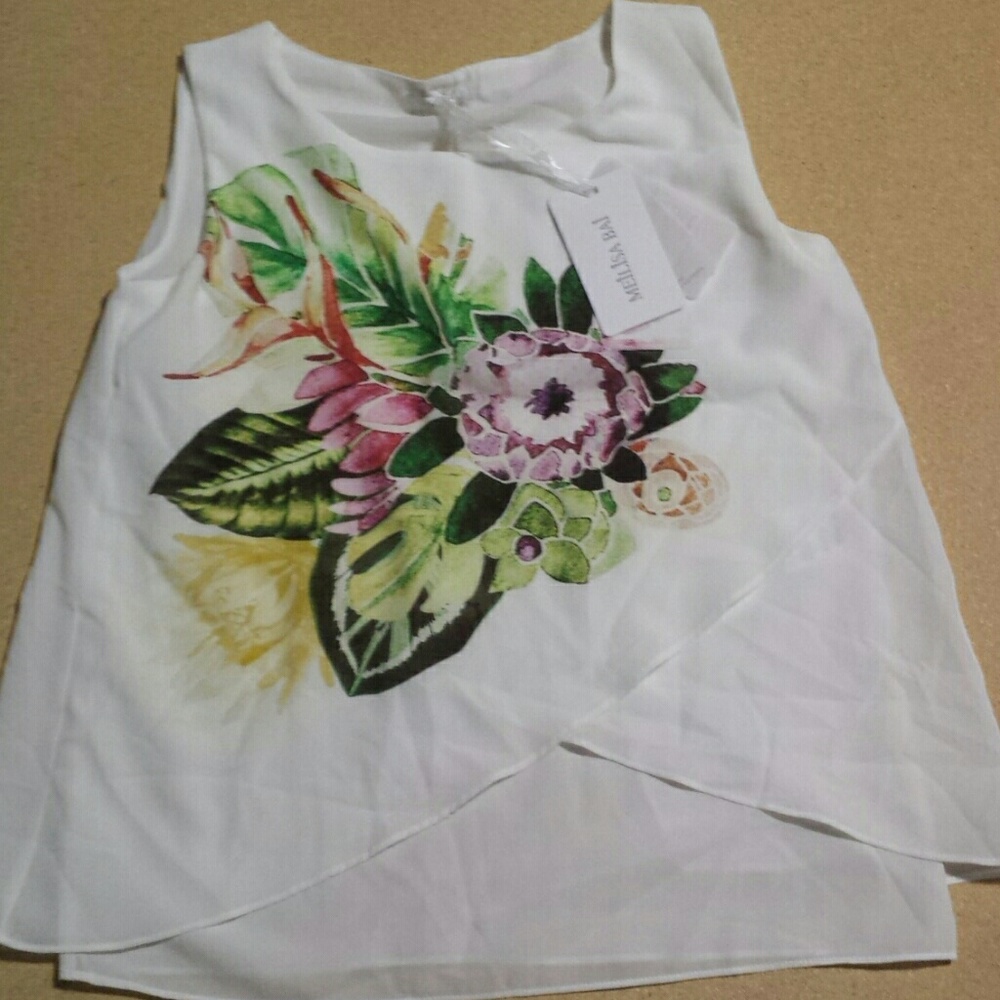 NWT girls top. Made in Italy, size: 10 - 11